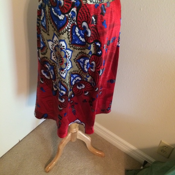 Silky red skirt - Picture 4 of 6